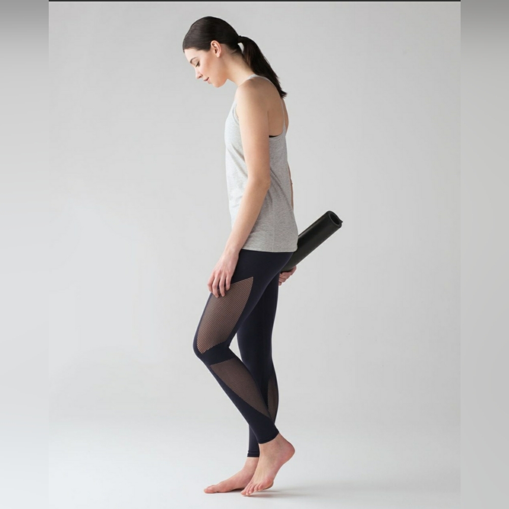 Lululemon Reveal 7/8 Tight Midnight Navy - S ( 4 - 6)
